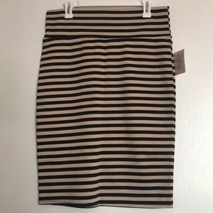 NWT large Lularoe Cassie skirt.